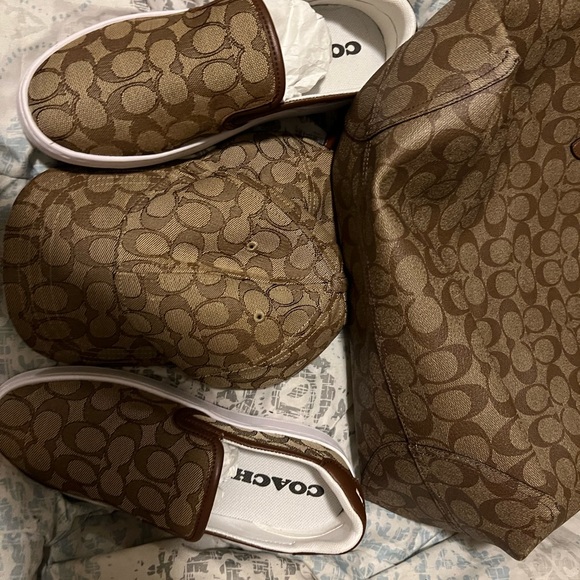 Coach set - Picture 3 of 12